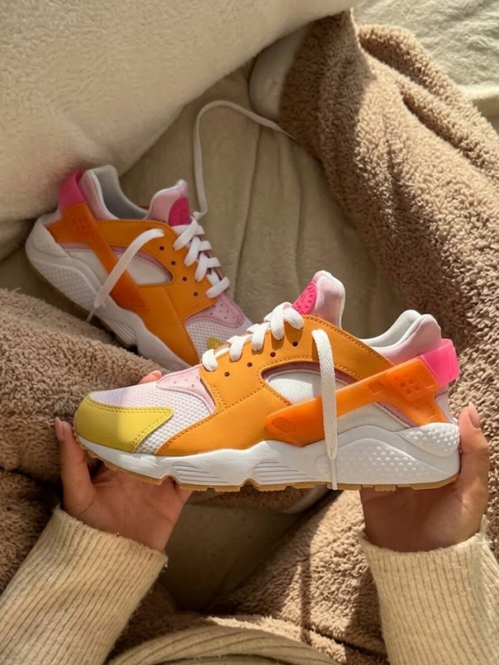 Nike Air Huarache Women's Shoes Size 6 Hyper Pink/Solar Flare